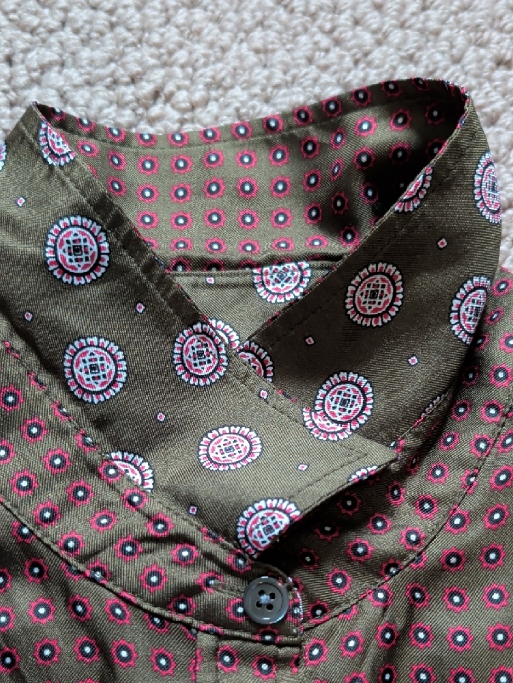 Banana Republic Olive Green Button-Down Shirt with Pink Dot Medallion Print M - Picture 12 of 14